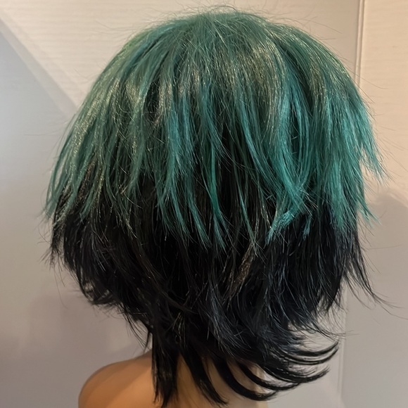 Fabulous Green & Black Pixie Cut Synthetic Wig - Picture 4 of 5